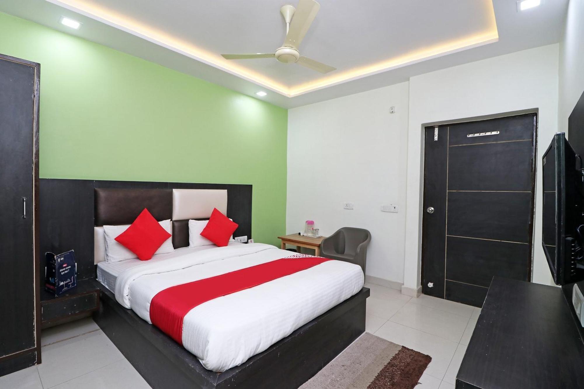 Oyo Hotel The Orient Tree Агра Екстер'єр фото